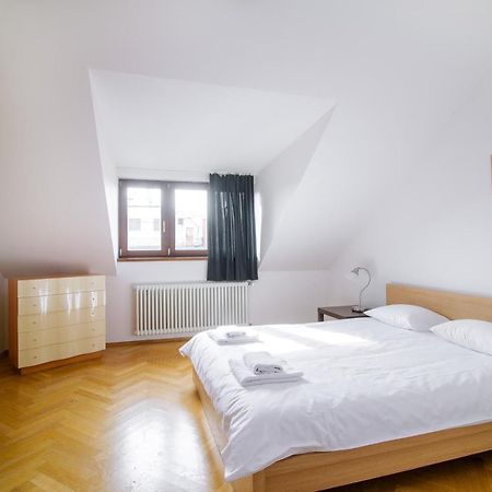 Ginosi Elema Apartel Praha Bagian luar foto