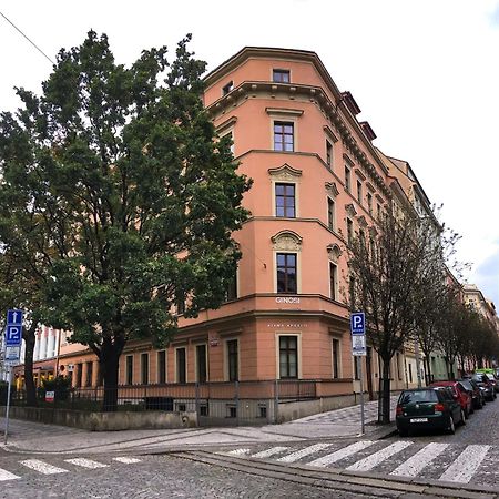 Ginosi Elema Apartel Praha Bagian luar foto