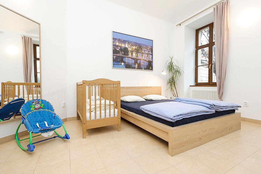 Ginosi Elema Apartel Praha Bagian luar foto