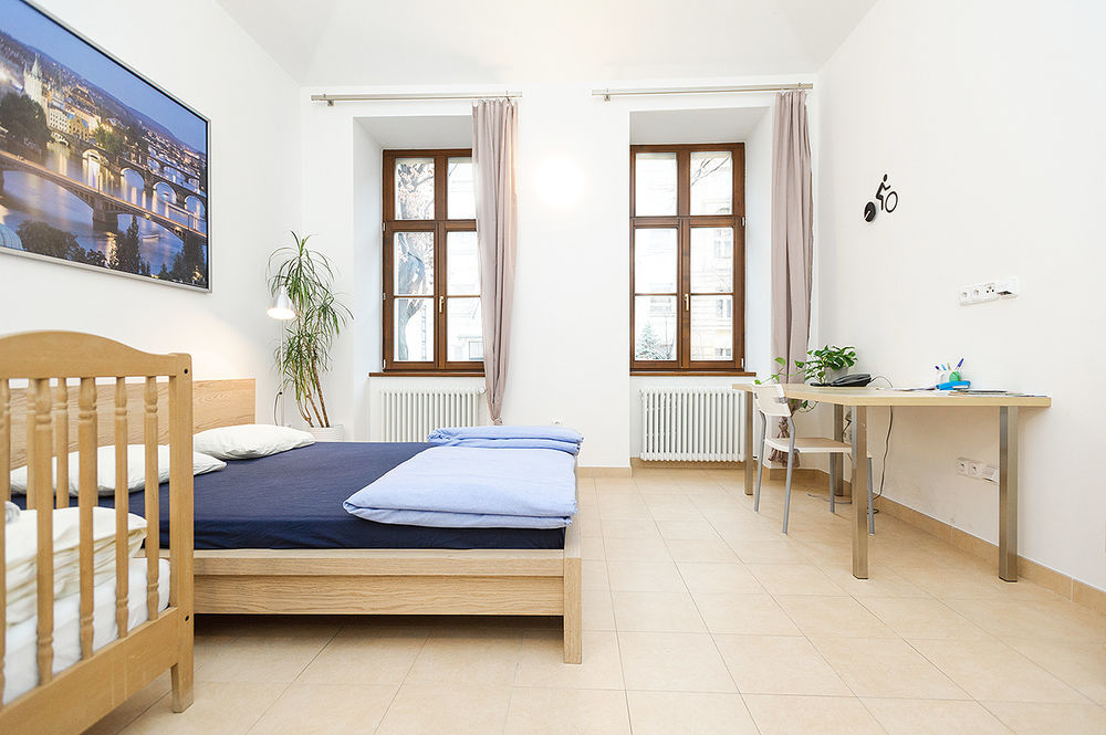Ginosi Elema Apartel Praha Bagian luar foto