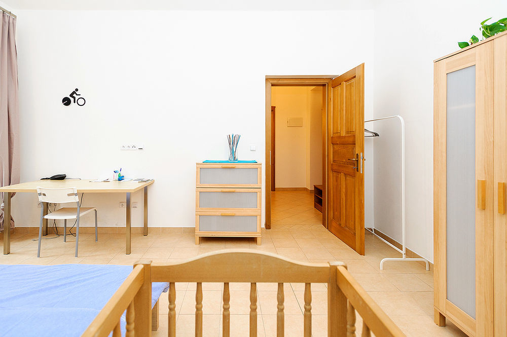 Ginosi Elema Apartel Praha Bagian luar foto