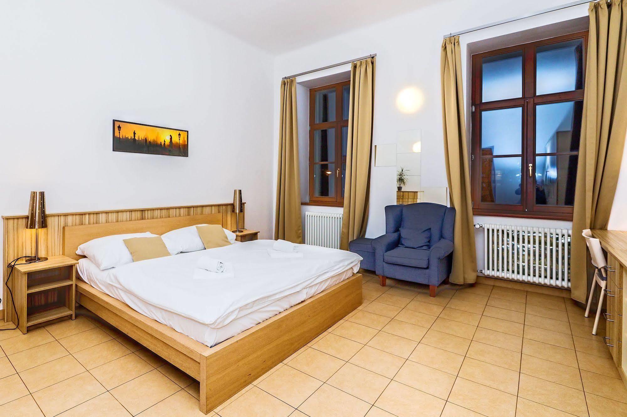Ginosi Elema Apartel Praha Bagian luar foto