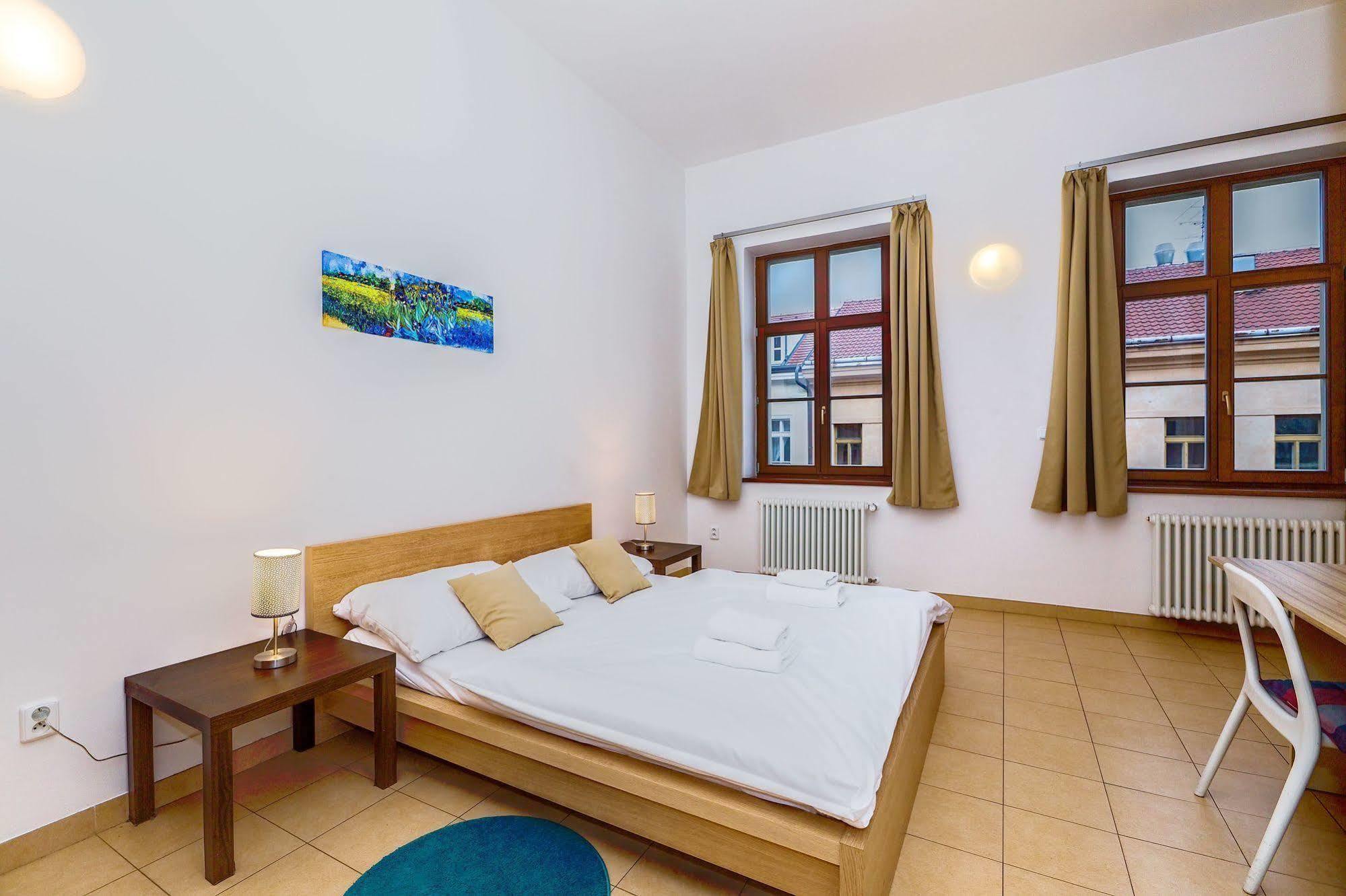 Ginosi Elema Apartel Praha Bagian luar foto