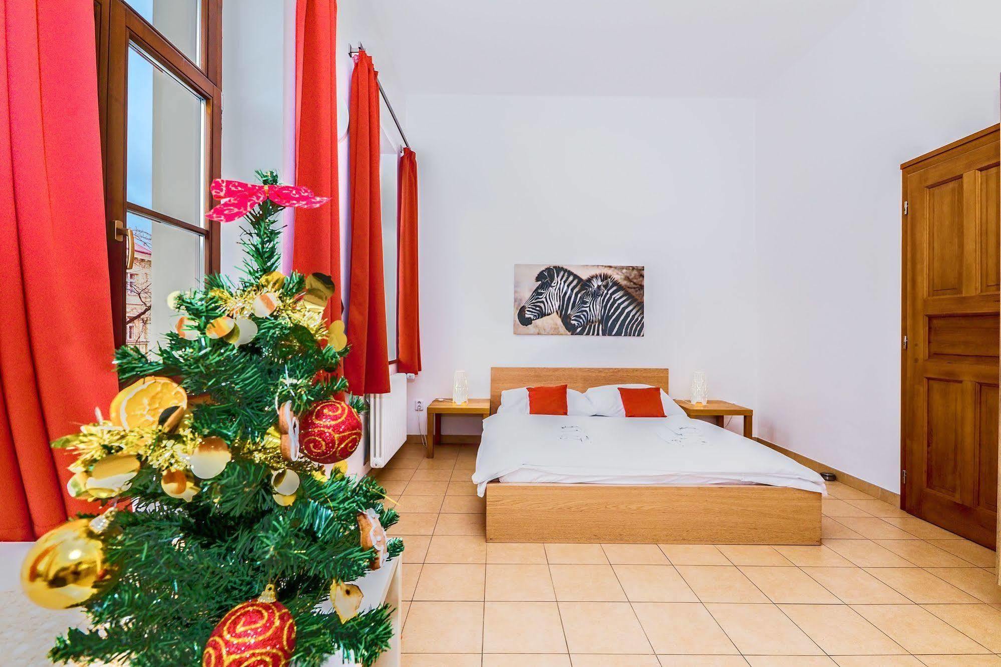 Ginosi Elema Apartel Praha Bagian luar foto