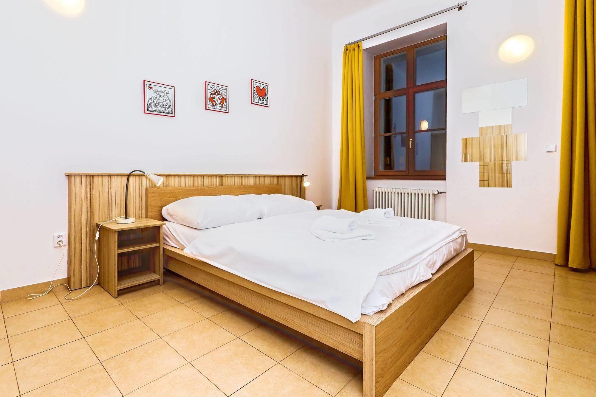Ginosi Elema Apartel Praha Bagian luar foto