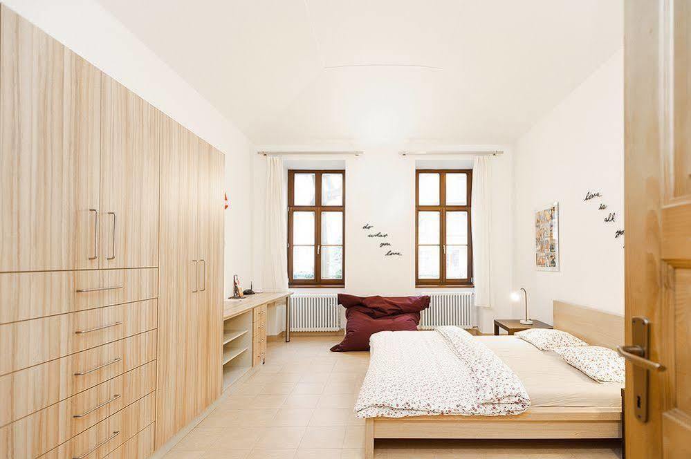 Ginosi Elema Apartel Praha Bagian luar foto