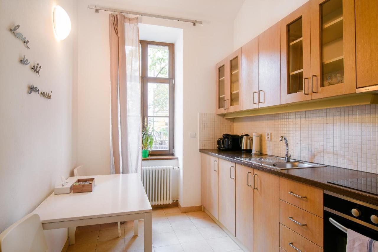Ginosi Elema Apartel Praha Bagian luar foto