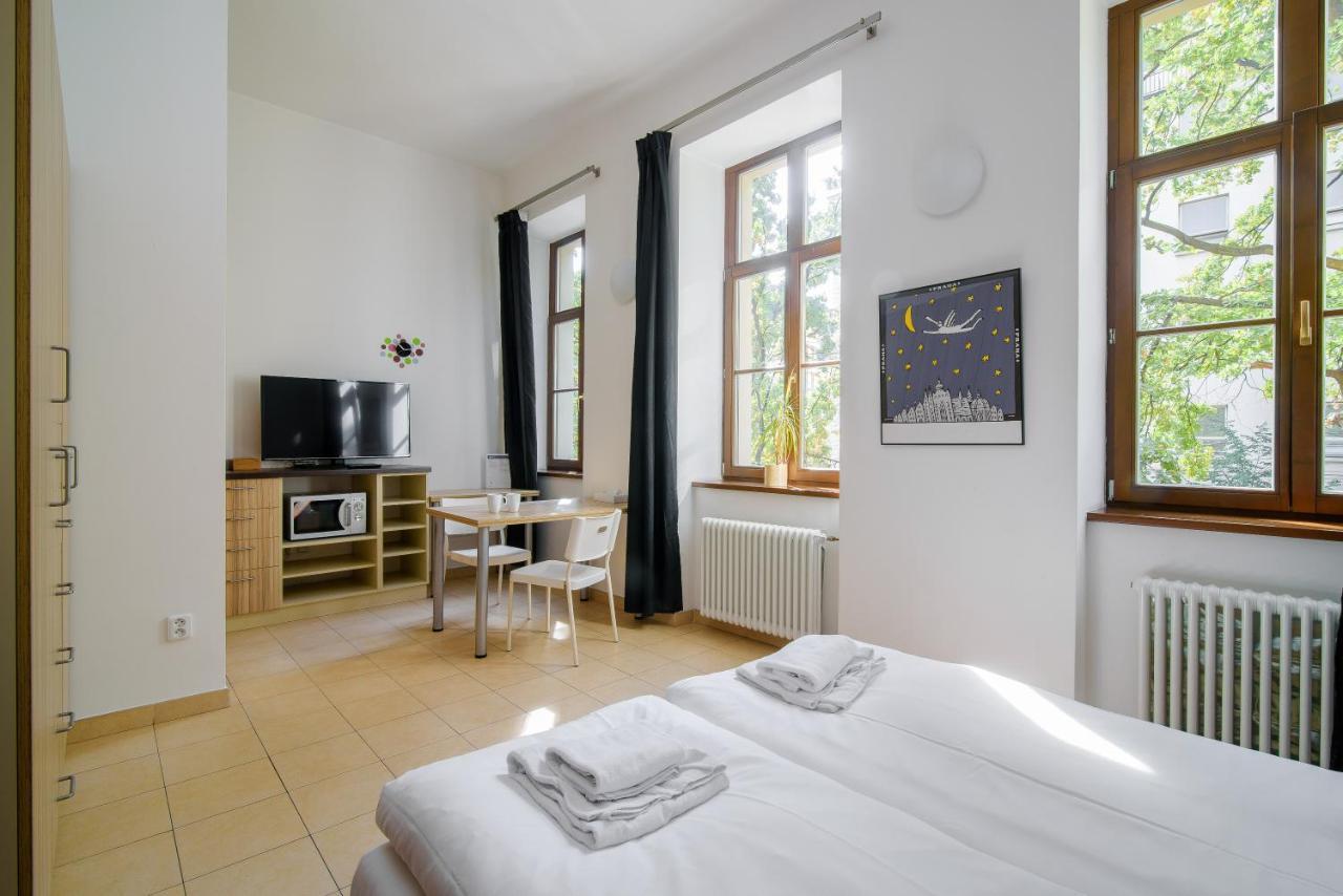 Ginosi Elema Apartel Praha Bagian luar foto
