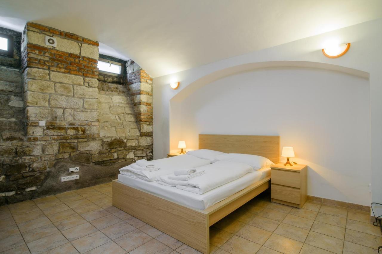 Ginosi Elema Apartel Praha Bagian luar foto