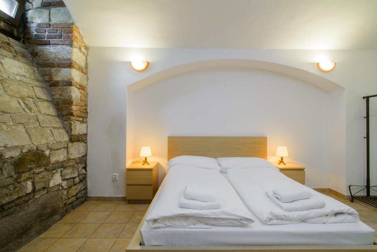 Ginosi Elema Apartel Praha Bagian luar foto